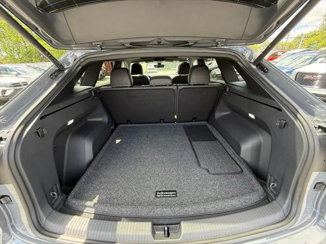 2026 Volkswagen Atlas Cross Sport SE with Technology