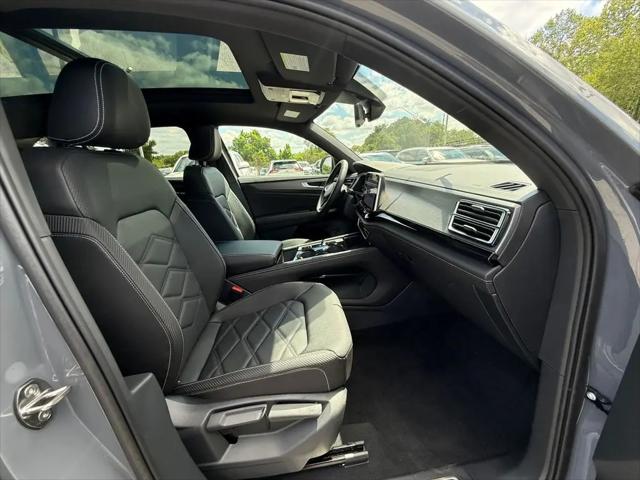 2026 Volkswagen Atlas Cross Sport SE with Technology