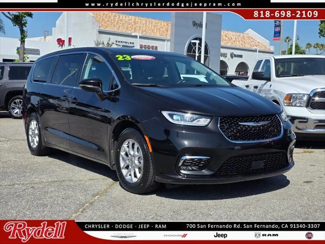 2023 Chrysler Pacifica Touring L for sale in San Fernando, CA