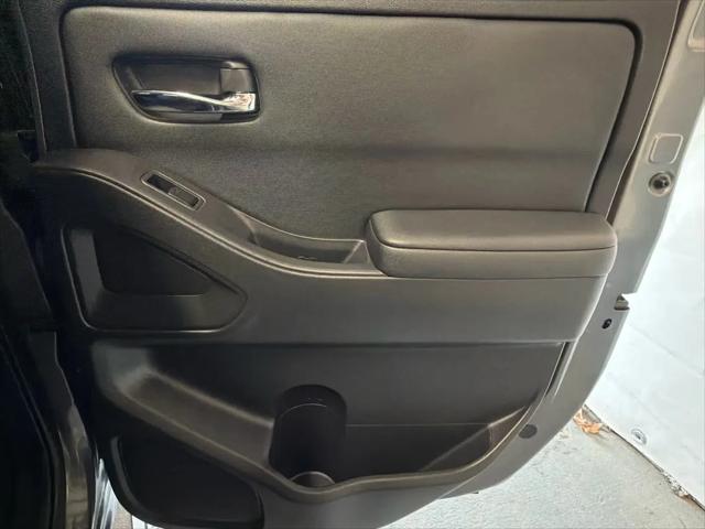 2023 Nissan Frontier Crew Cab SV 4x2