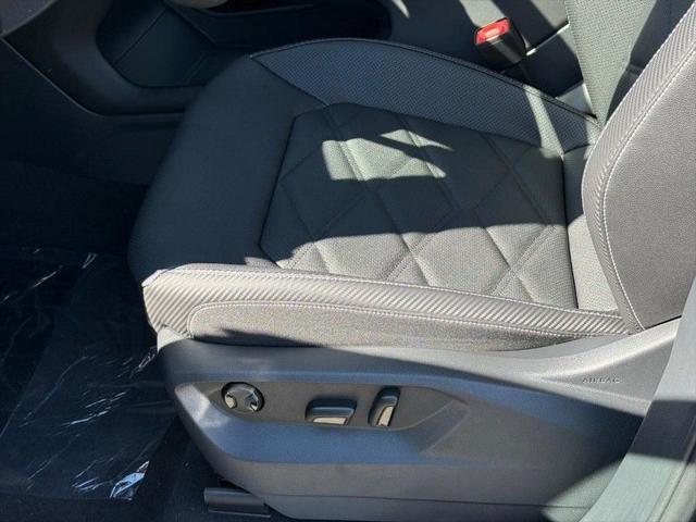 2026 Volkswagen Atlas Cross Sport SE with Technology