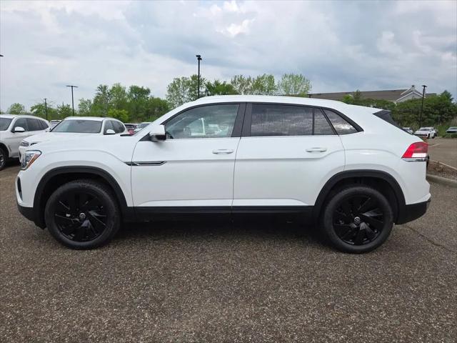 2026 Volkswagen Atlas Cross Sport SE with Technology