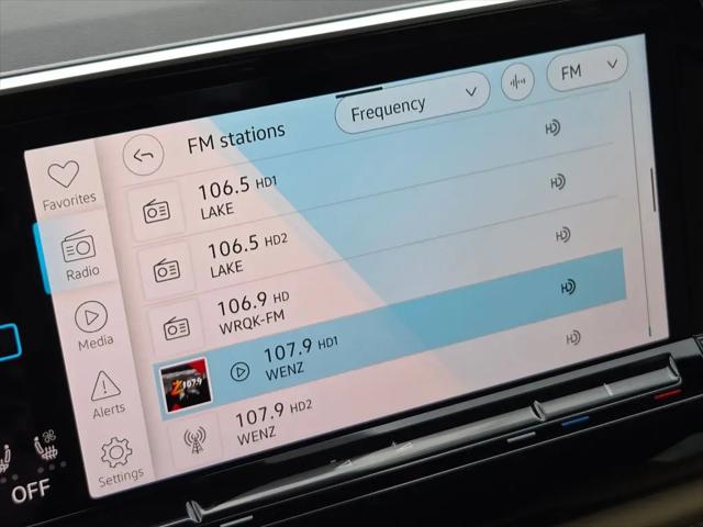 2026 Volkswagen Atlas Cross Sport SE with Technology