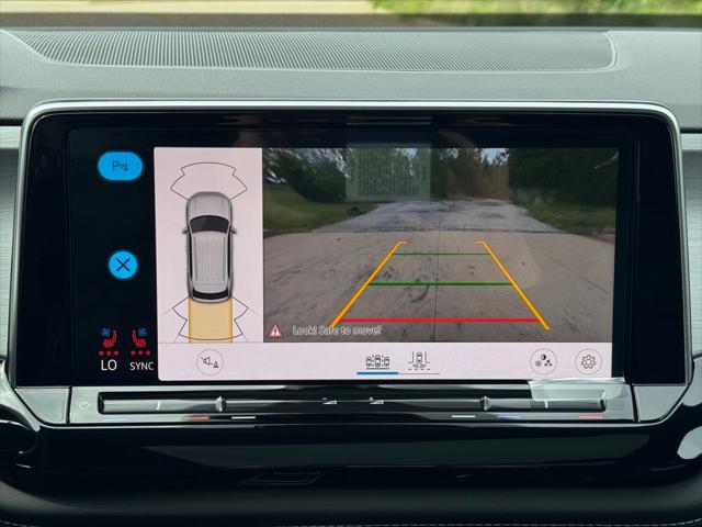 2026 Volkswagen Atlas Cross Sport SE with Technology