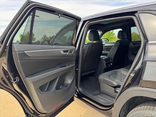 2026 Volkswagen Atlas Cross Sport SE with Technology
