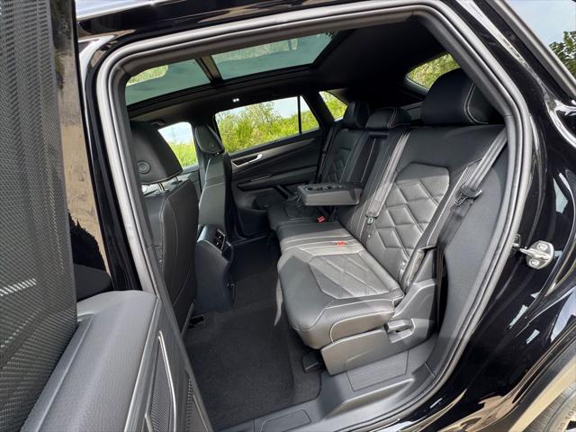 2026 Volkswagen Atlas Cross Sport SE with Technology