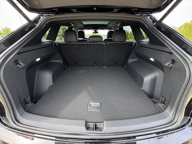 2026 Volkswagen Atlas Cross Sport SE with Technology