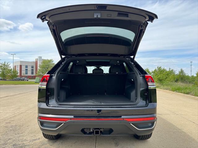 2026 Volkswagen Atlas Cross Sport SE with Technology