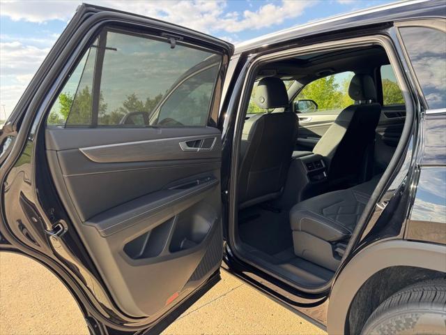 2026 Volkswagen Atlas Cross Sport SE with Technology