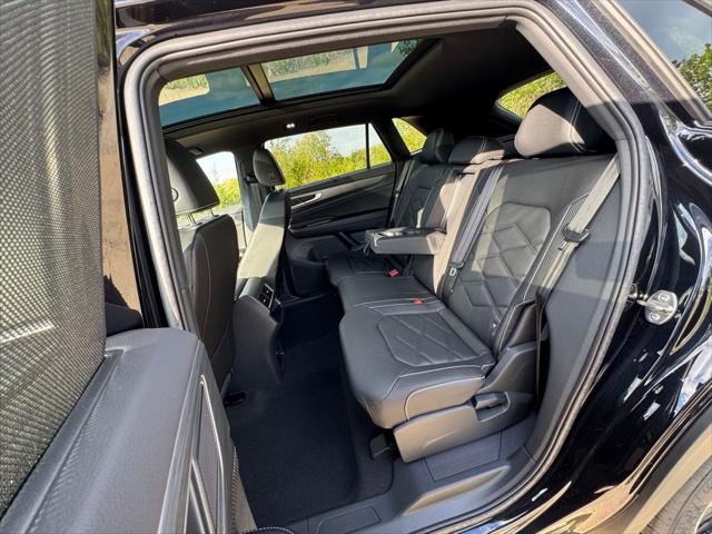 2026 Volkswagen Atlas Cross Sport SE with Technology
