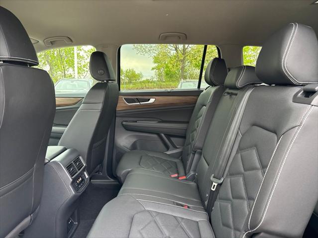 2026 Volkswagen Atlas SE with Technology