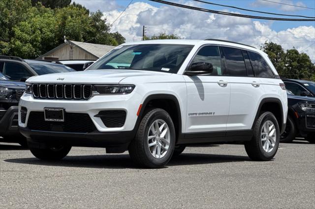 2026 Jeep Grand Cherokee Laredo 4x4
