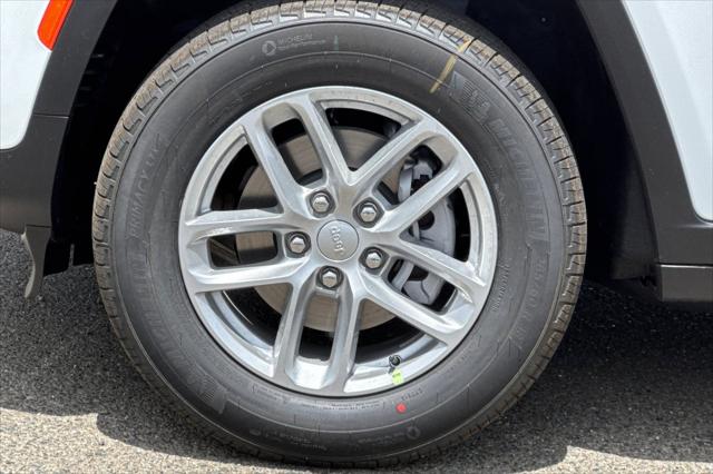 2026 Jeep Grand Cherokee Laredo 4x4