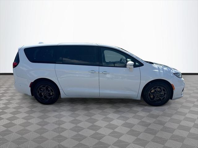 2022 Chrysler Pacifica Hybrid Touring L