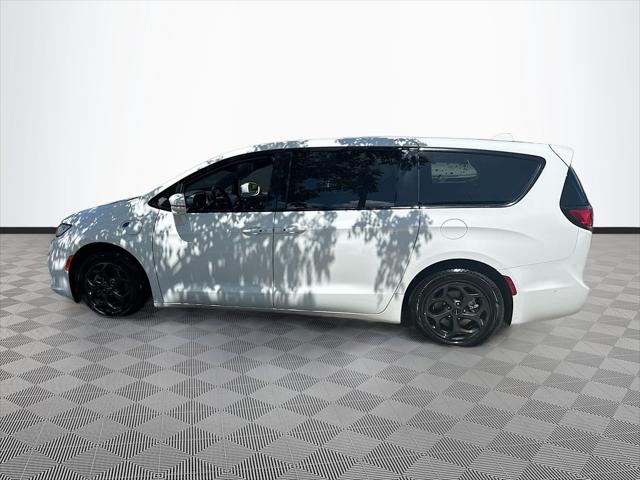 2022 Chrysler Pacifica Hybrid Touring L
