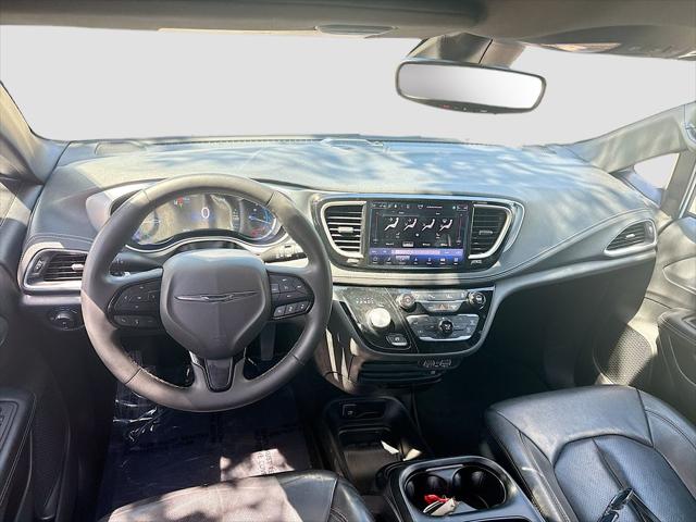 2022 Chrysler Pacifica Hybrid Touring L
