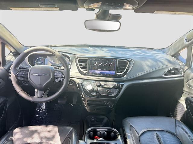 2022 Chrysler Pacifica Hybrid Touring L