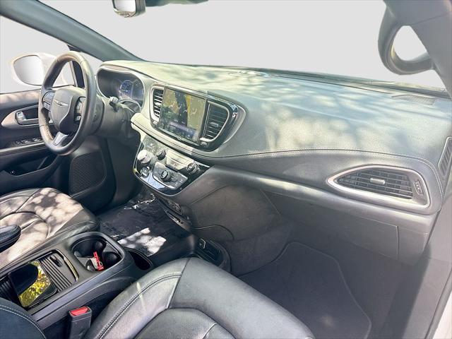 2022 Chrysler Pacifica Hybrid Touring L