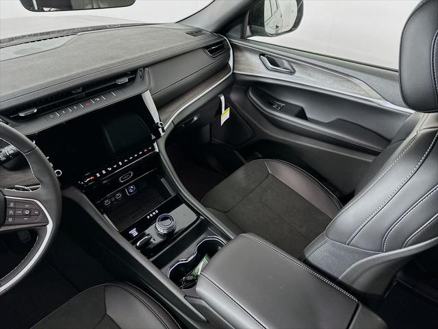 2026 Jeep Grand Cherokee L Altitude 4x4