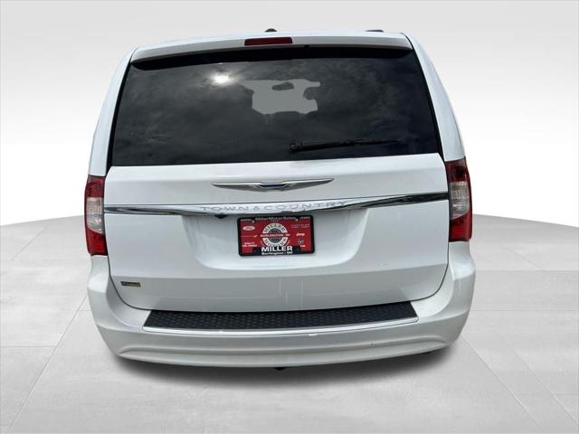 2016 Chrysler Town & Country Touring