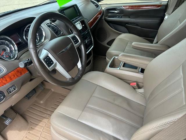2016 Chrysler Town & Country Touring