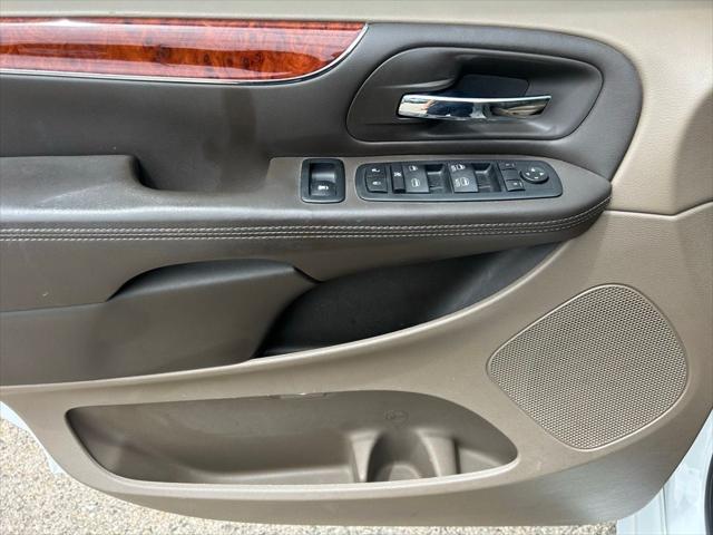 2016 Chrysler Town & Country Touring