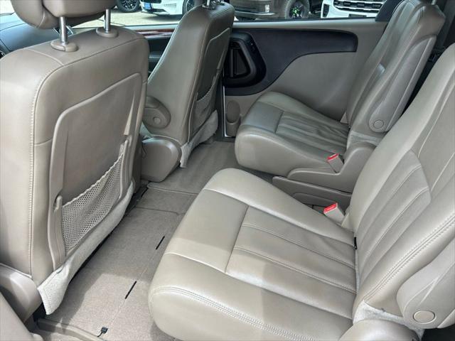 2016 Chrysler Town & Country Touring