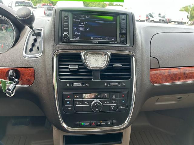 2016 Chrysler Town & Country Touring