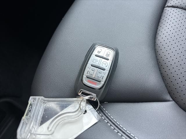 2027 Chrysler Pacifica PACIFICA SELECT AWD
