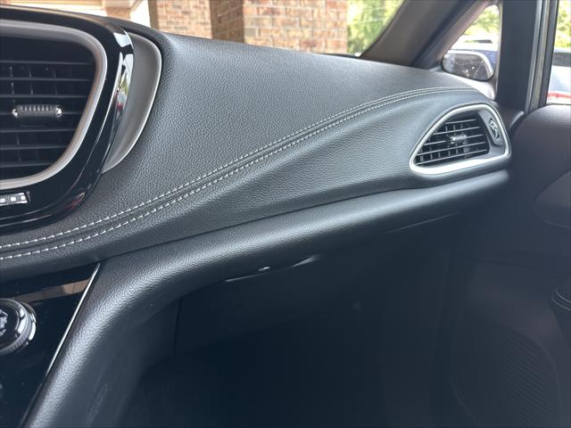 2027 Chrysler Pacifica PACIFICA SELECT AWD
