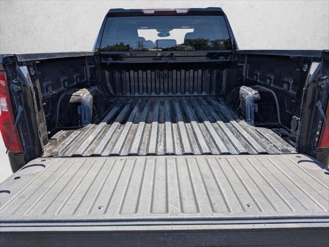 2023 Chevrolet Silverado 1500 4WD Crew Cab Short Bed Custom