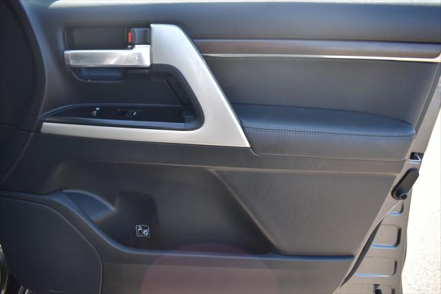 2018 Toyota Land Cruiser V8