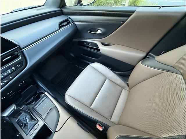 2022 Lexus ES 300h Base 4dr Sedan