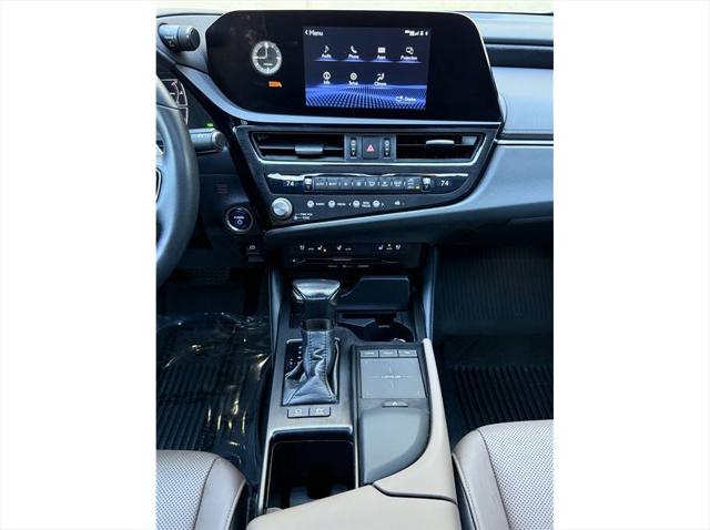 2022 Lexus ES 300h Base 4dr Sedan