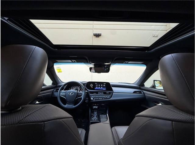 2022 Lexus ES 300h Base 4dr Sedan