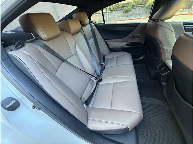 2022 Lexus ES 300h Base 4dr Sedan