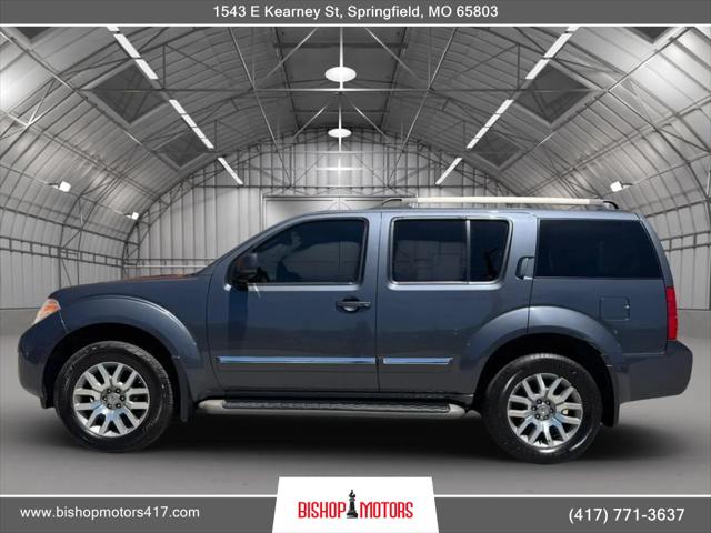 2011 Nissan Pathfinder LE