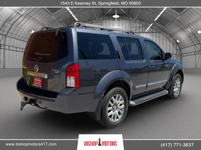 2011 Nissan Pathfinder LE