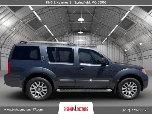 2011 Nissan Pathfinder LE