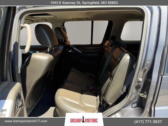 2011 Nissan Pathfinder LE