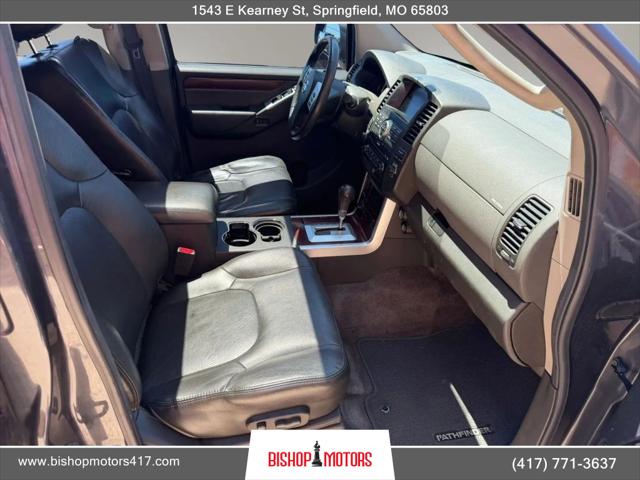 2011 Nissan Pathfinder LE