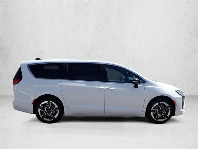 2027 Chrysler Pacifica Limited