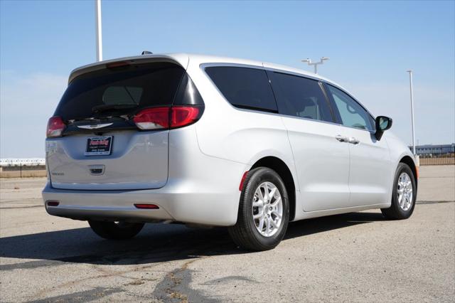 2024 Chrysler Voyager LX
