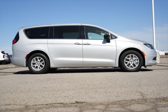 2024 Chrysler Voyager LX