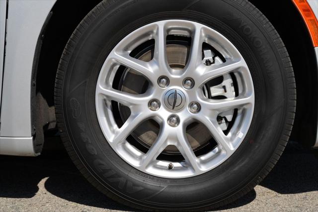 2024 Chrysler Voyager LX