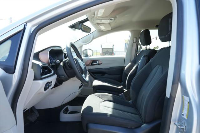 2024 Chrysler Voyager LX