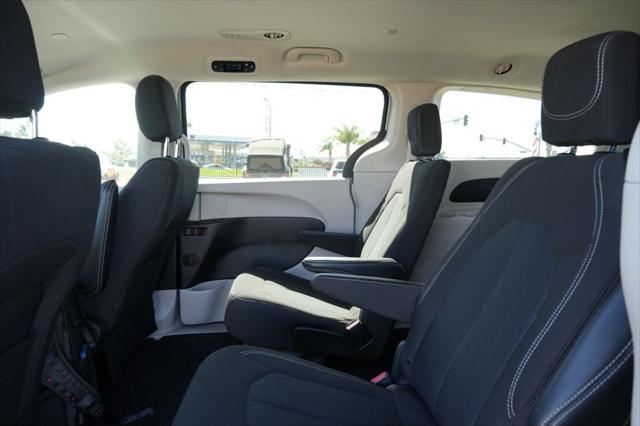 2024 Chrysler Voyager LX