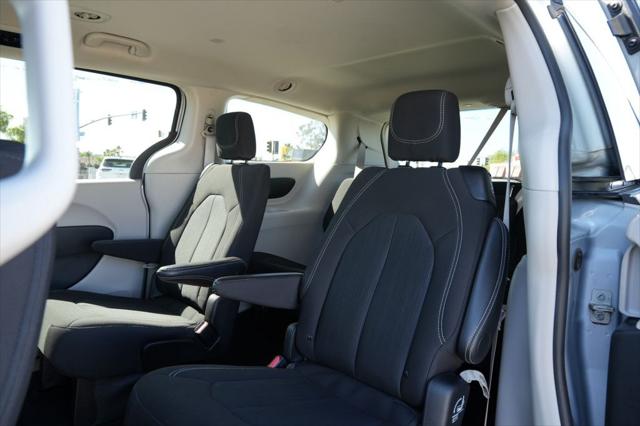 2024 Chrysler Voyager LX