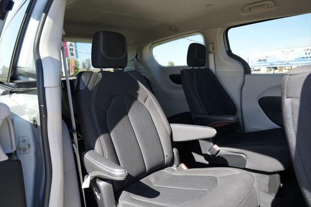 2024 Chrysler Voyager LX