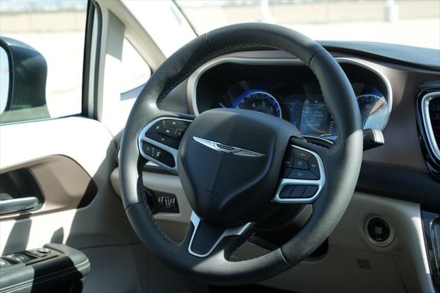2024 Chrysler Voyager LX